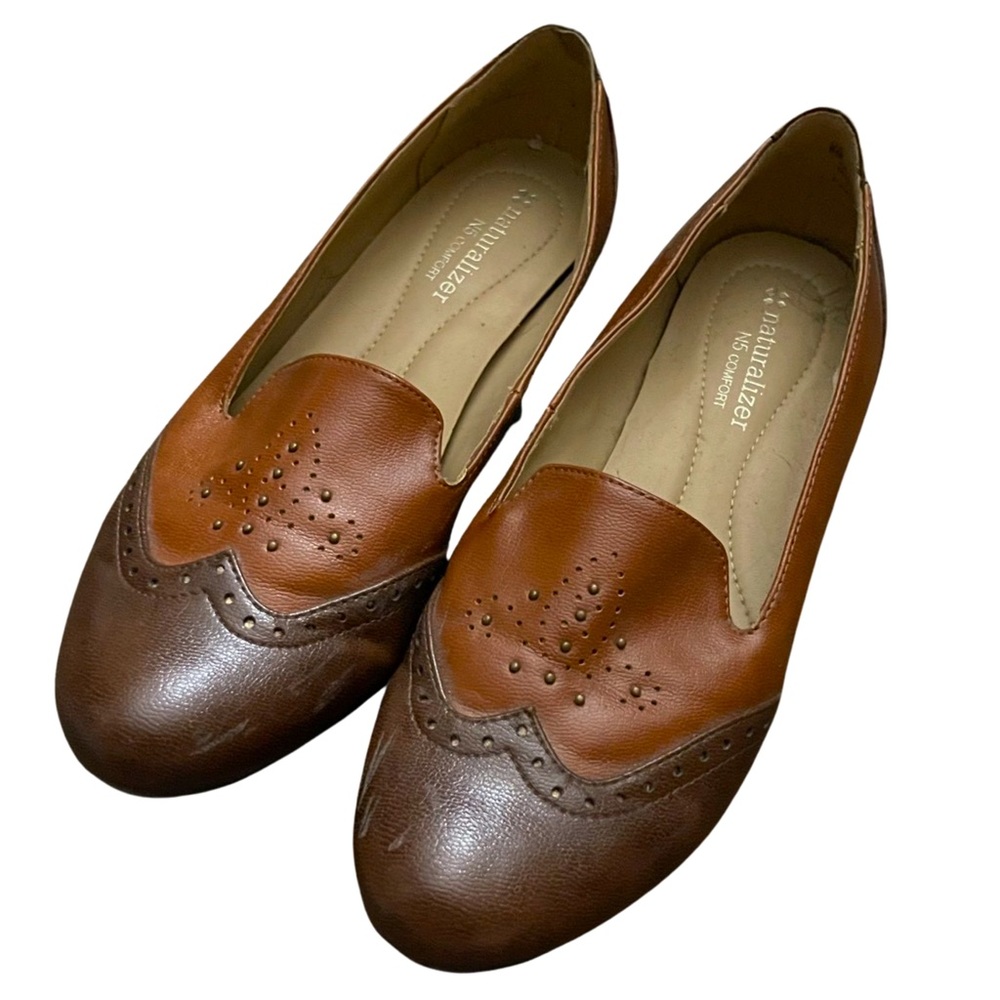 Women’s size 8 Naturalizer, brown leather slip on loafers